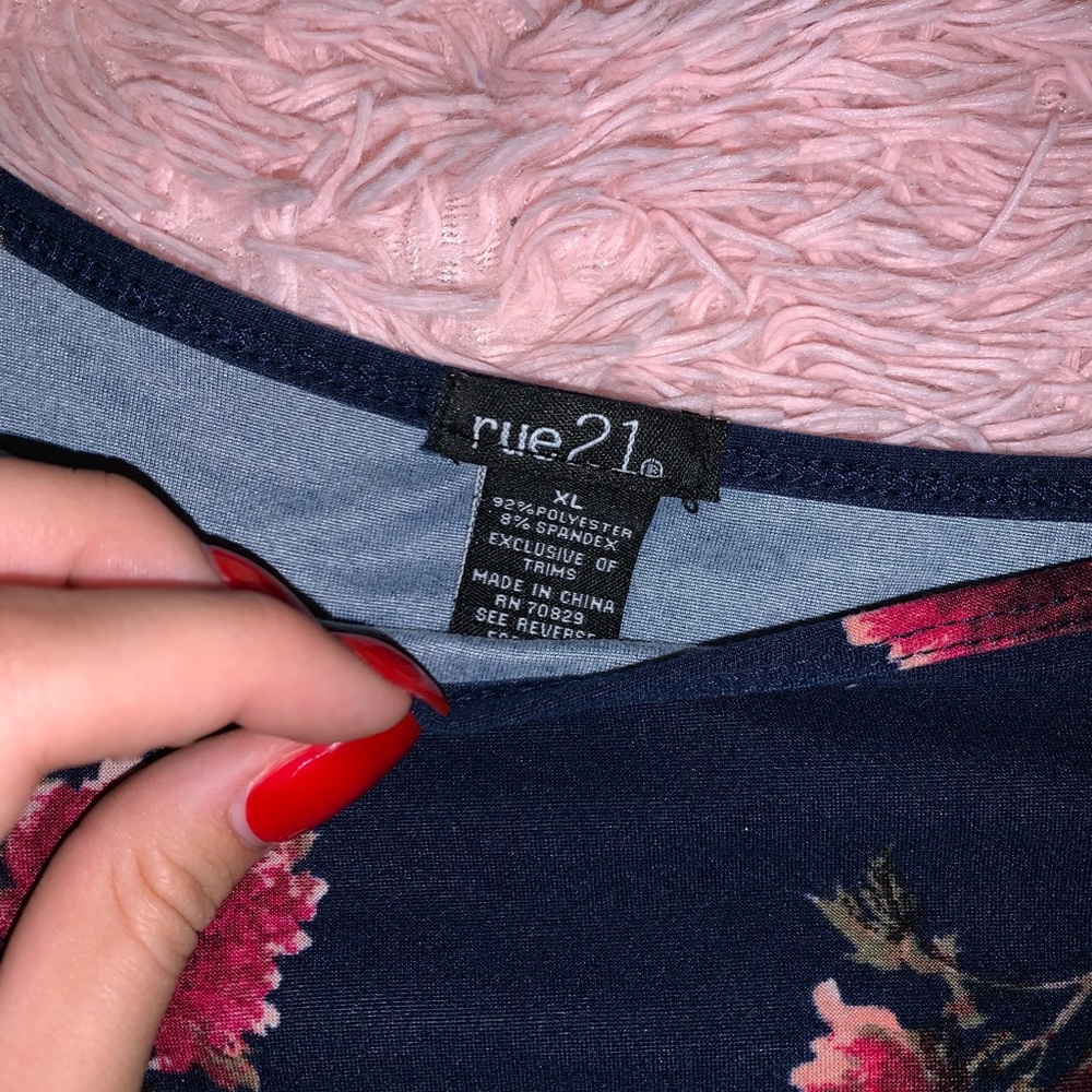 💙FLORAL TOP - Picture 2 of 2